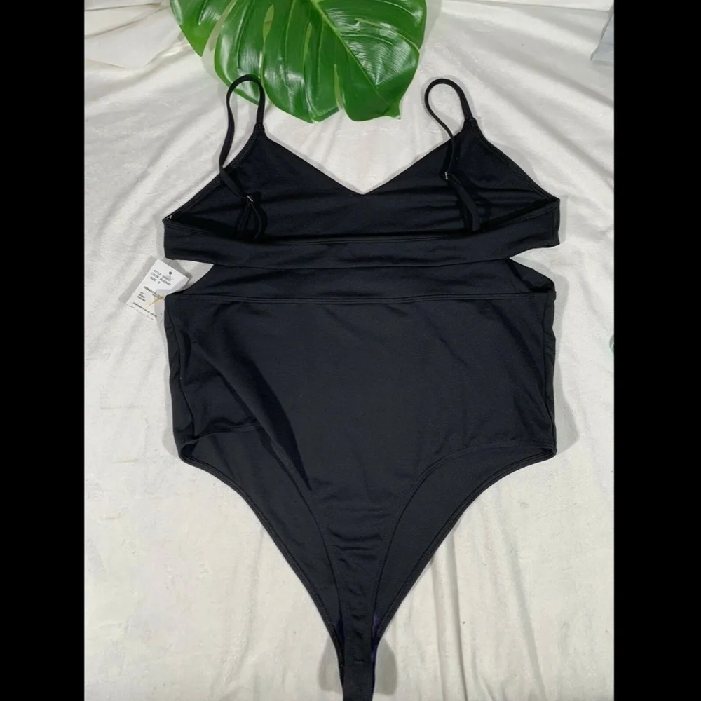 NEW $140 Good American Front Cutout V-neck Camisole Thong Bodysuit in Black SZ 5 - Picture 10 of 12